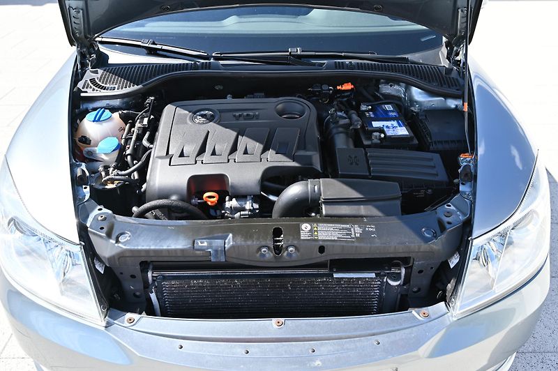 Škoda Octavia 2.0TDI 103KW 9/2012 Rezervace - fotka 34 z 43