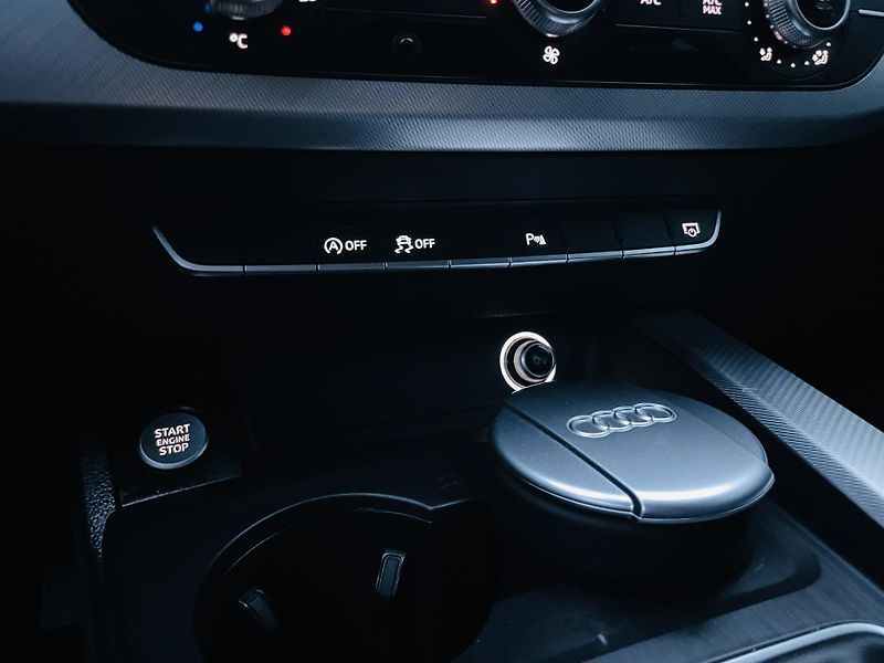 Audi A4 1.4TFSI MAN 1MAJITEL TAŽNÉ LED - fotka 36 z 44