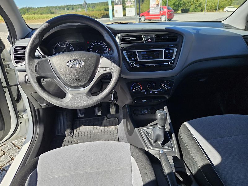 Hyundai i20 (2016) 1.2 NOVÉ ROZVODY A STK - fotka 14 z 23