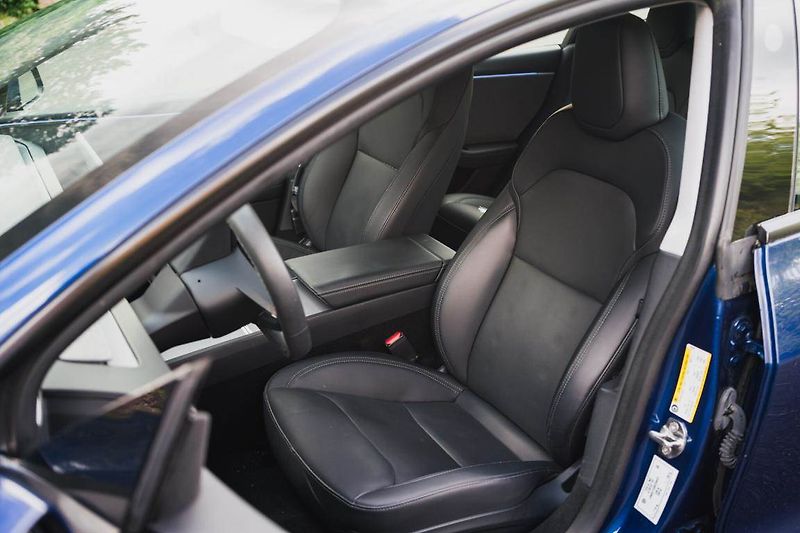 Tesla Model 3 (2023) Standard Range LFP, SoH 97% - fotka 13 z 26