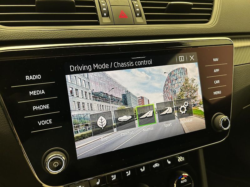 Škoda Superb 2.0 TDI 4x4 SportLine - fotka 21 z 31