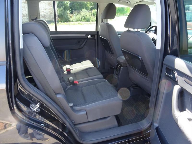 Volkswagen Touran 2,0 TDi 103 kW - fotka 13 z 33