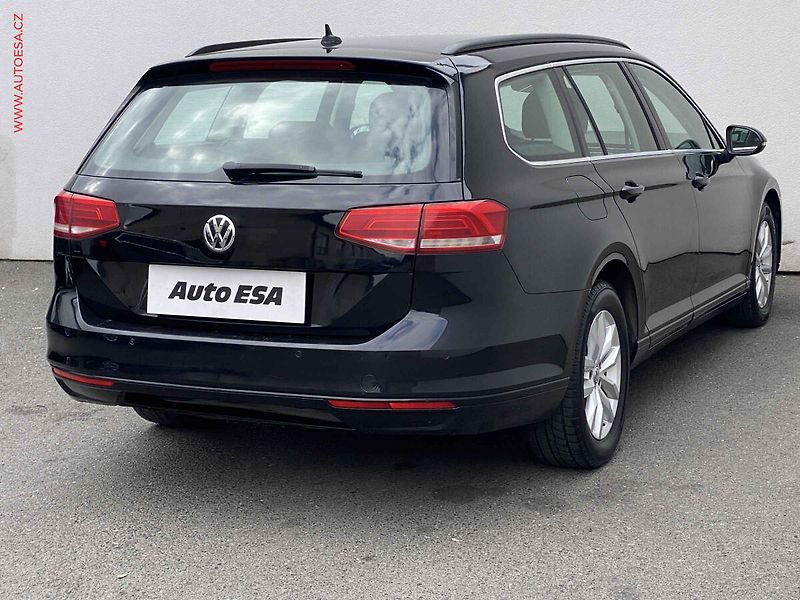 Volkswagen Passat (2015) 2.0 TDi, AC, TZ, park.čidla - fotka 4 z 18