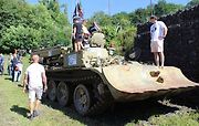 Vyprošťovací tank VT-55 na 10. srazu historických vozidel v Litvínově byl neustále v obležení.