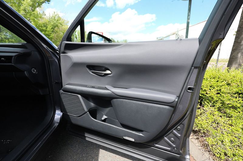 Lexus UX 300h 300H 2.0 HEV BUSINESS TECH - fotka 10 z 22
