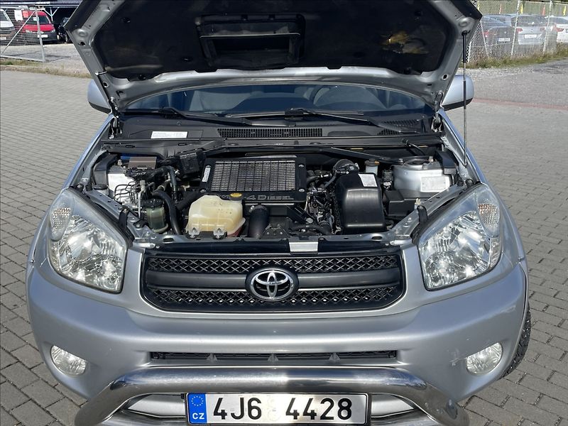Toyota RAV4 2,0 D-4D 85kw Klima 4x4 po STK - fotka 19 z 23