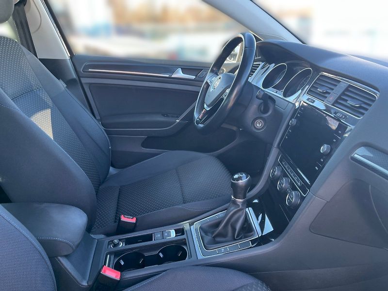 Volkswagen Golf (2020) VARIANT CL 1,0 TSI BMT OPF 6G - fotka 23 z 32