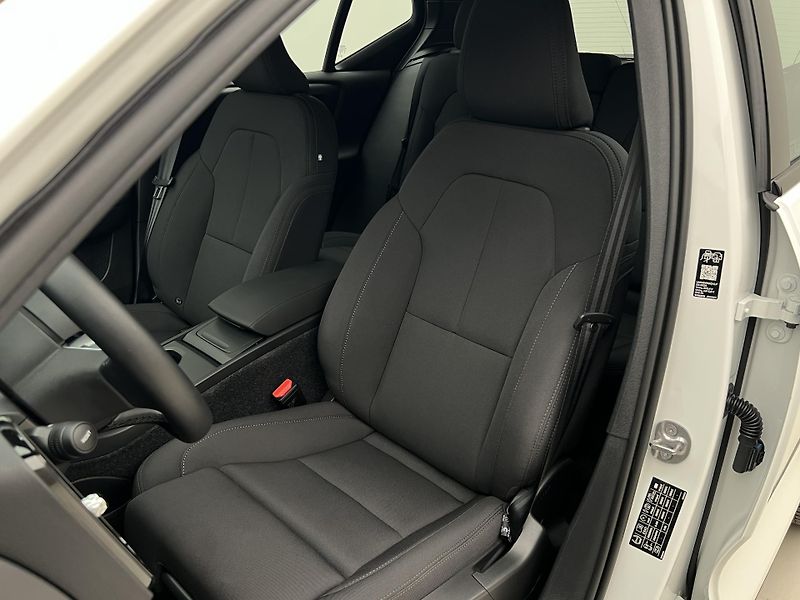 Volvo EX40 PURE ELECTRIC TWIN ENGINE AUT  - fotka 23 z 45