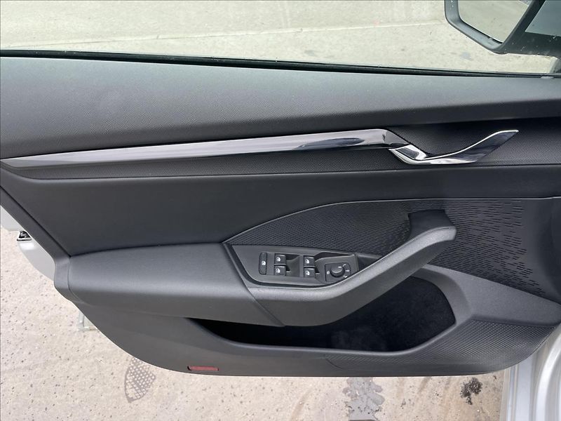 Škoda Octavia 2,0 TDI Combi Ambition Plus - fotka 14 z 23
