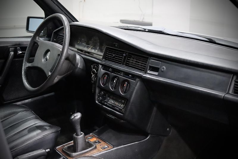 Mercedes-Benz 190 D 2.5 OM602 W201 - fotka 15 z 32