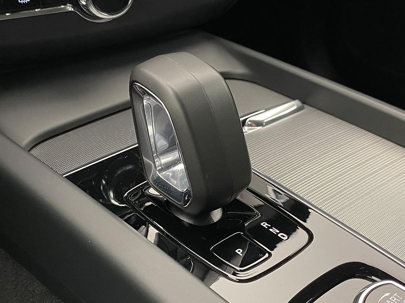 Volvo XC60 B4 AWD DARK PLUS AUT REZERVACE - fotka 27 z 48