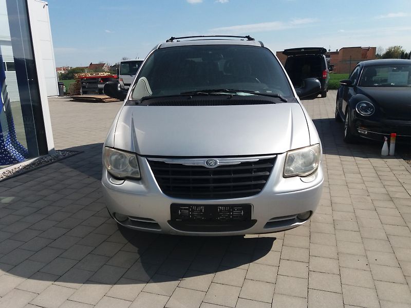 Chrysler Grand Voyager 2.8 CRD,110kW,AUTOMAT,7.MÍST!! - fotka 2 z 23