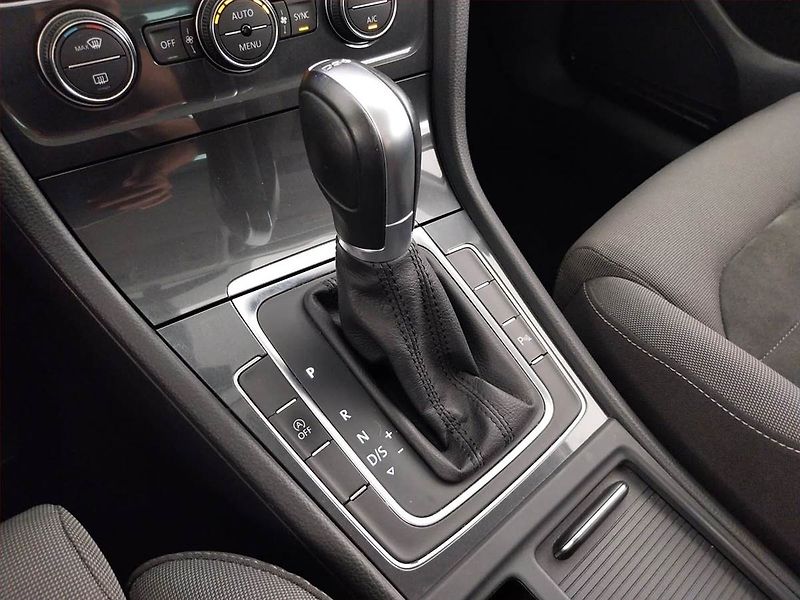 Volkswagen Golf (2018) Comfortline 1.6 TDI, Automat - fotka 13 z 21