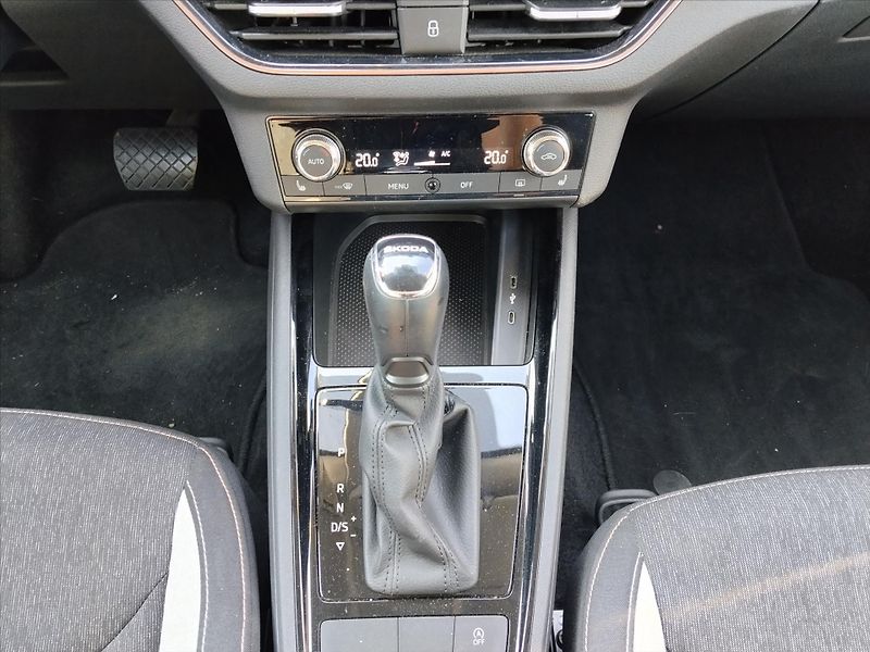 Škoda Scala 1,0 1.0 TSI 81kW  STYLE DSG - fotka 14 z 28
