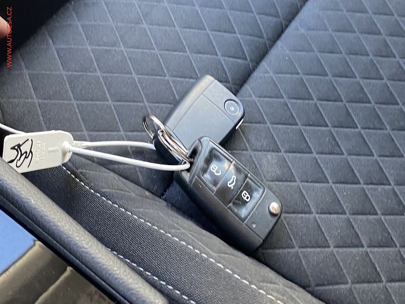 Škoda Superb (2017) 2.0 TDi, Style, DSG, bixen - fotka 19 z 19