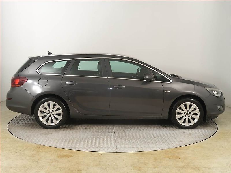 Opel Astra (2011) 2.0 CDTI, Serv.kniha, Navi - fotka 6 z 17