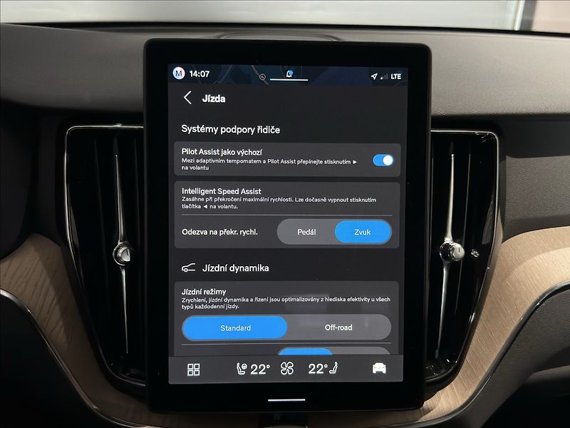 Volvo XC60 (2026) 2,0 B5  Plus Dark - fotka 30 z 30