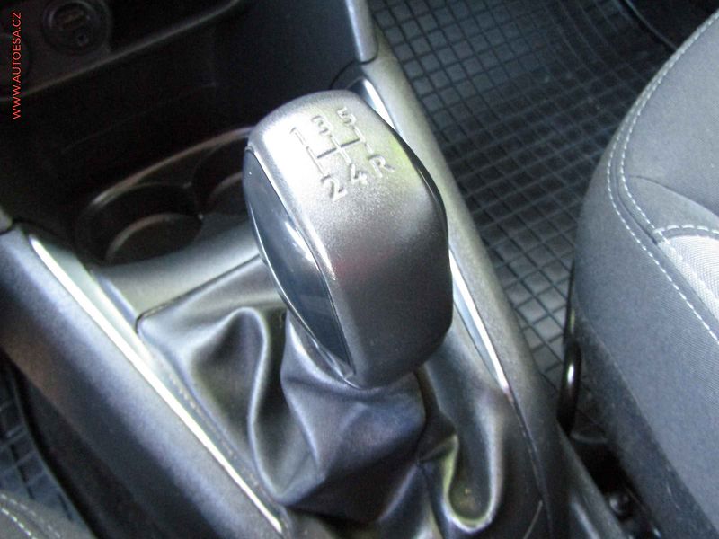 Peugeot 208 (2015) 1.4d, ČR, autoAC, temp - fotka 16 z 17
