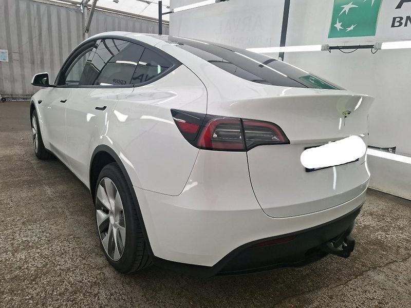 Tesla Model Y (2023) AWD Long Range     REZERVOVÁNO - fotka 3 z 10