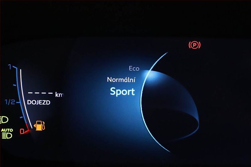 Peugeot 2008 (2020) GT Line 1.5 BlueHDi, Automat - fotka 13 z 18