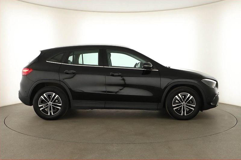 Mercedes-Benz GLA (2024) 200 d 4MATIC - fotka 6 z 21