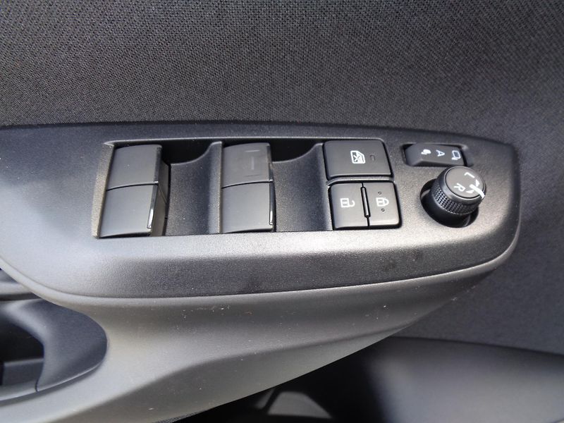 Mazda 2 Hybrid (2026) 1,5 AT Center-line, AKCE! - fotka 9 z 24