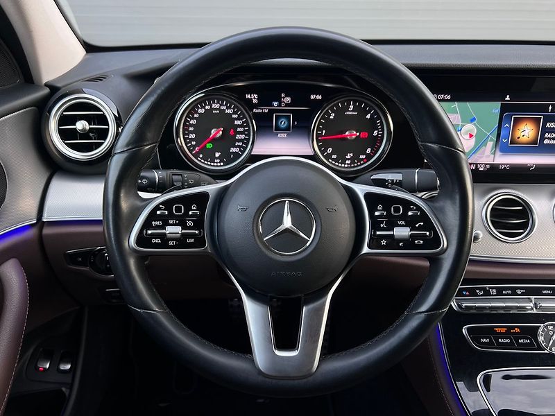 Mercedes-Benz Třídy E 220d Business-P.KAMERA-TAŽNÉ.Z - fotka 26 z 49