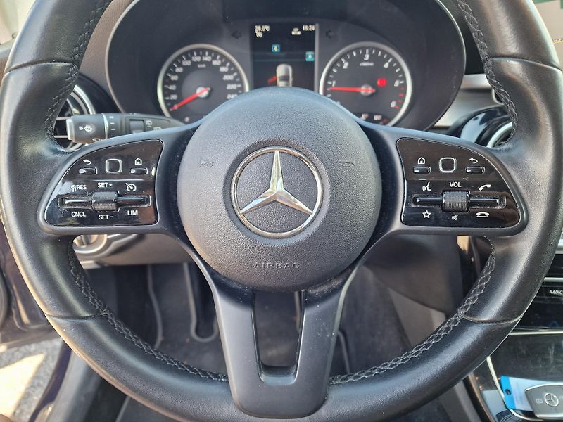 Mercedes-Benz Třídy C C200d 118KW FL KAMERA NAVI - fotka 17 z 27