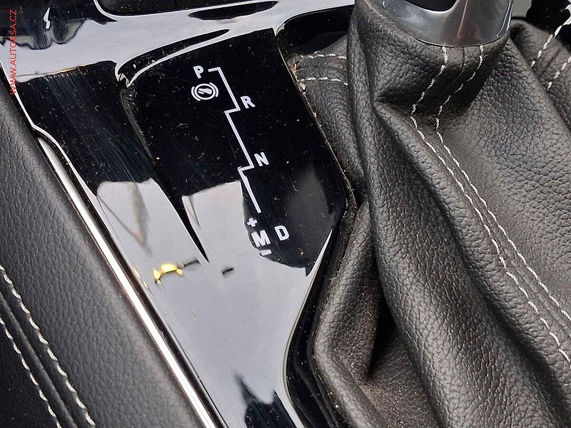 Opel Grandland X (2021) 1.2T, Ultimate, AT, kůže - fotka 15 z 19