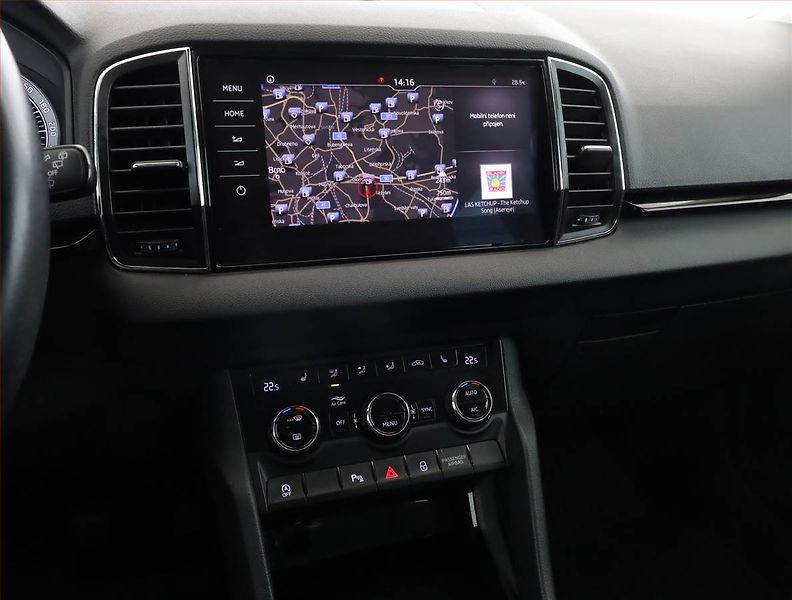 Škoda Karoq (2020) Style 1.6 TDI, Kůže, Navi - fotka 10 z 18