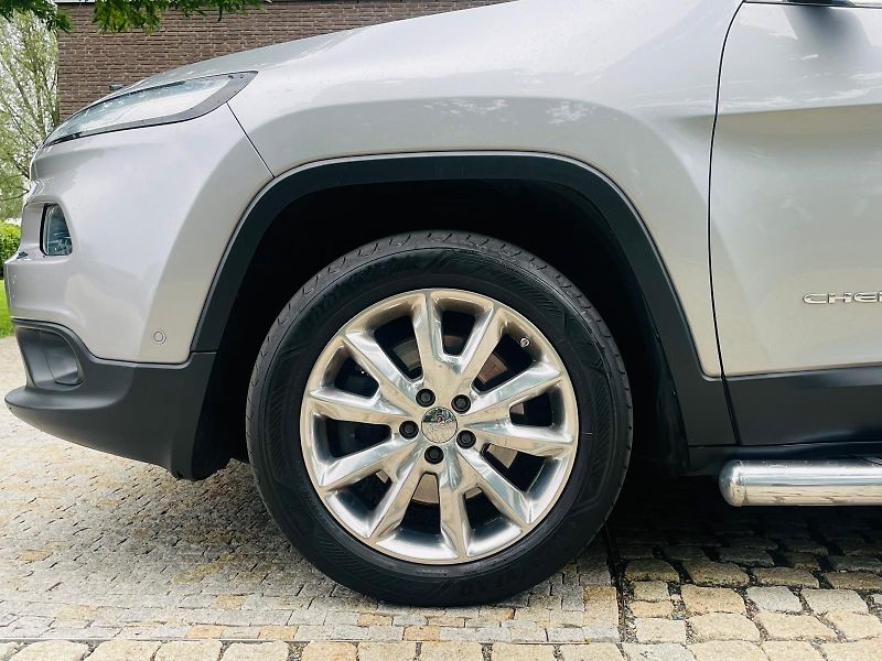 Jeep Cherokee 2.0D 4x4 AUT KAMERA TAŽNÉ LED - fotka 26 z 50