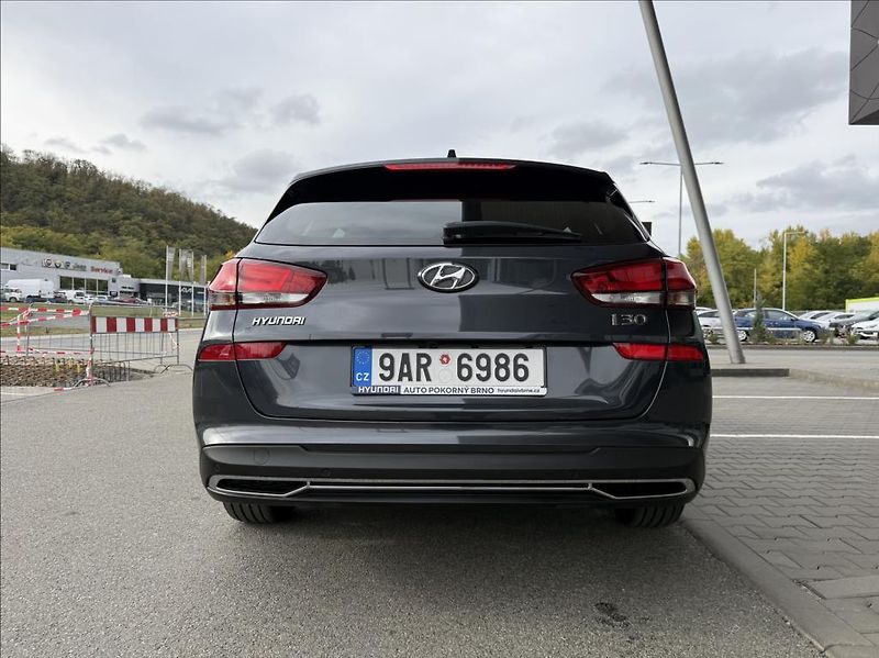 Hyundai i30 1,0 T-GDI DCT  WG Family Smart - fotka 6 z 25