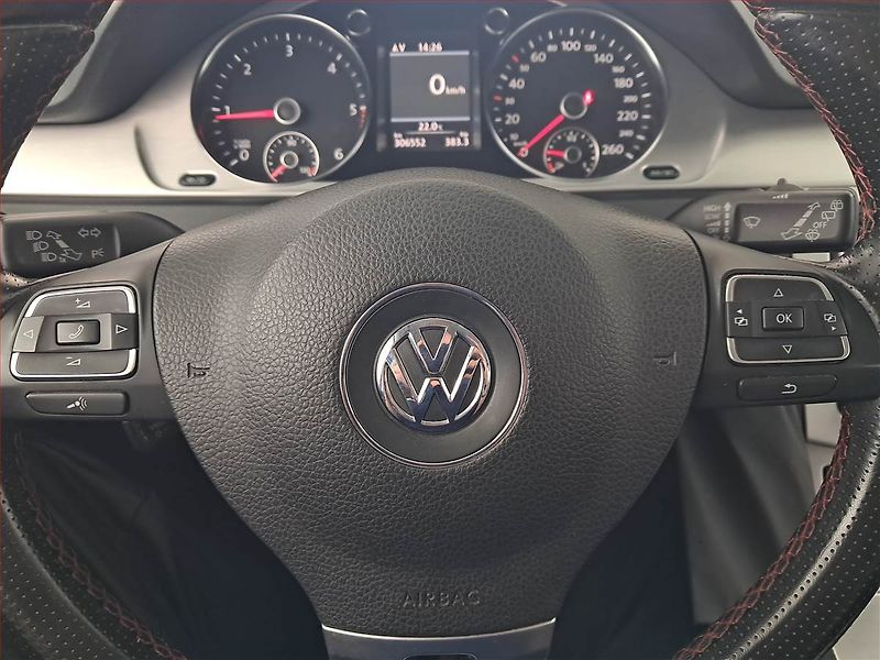 Volkswagen Passat (2013) 2.0 TDI, Navi, Xenony - fotka 17 z 17