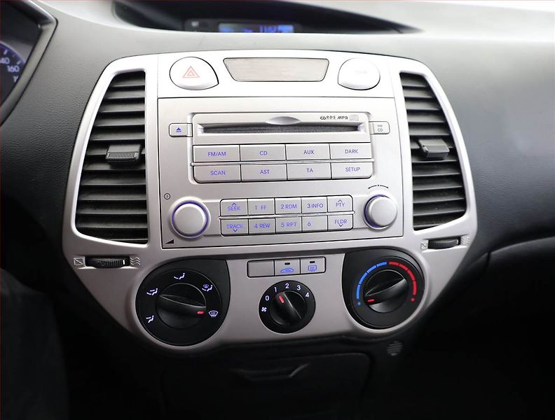 Hyundai i20 (2010) 1.2, jezdí výborně - fotka 9 z 15