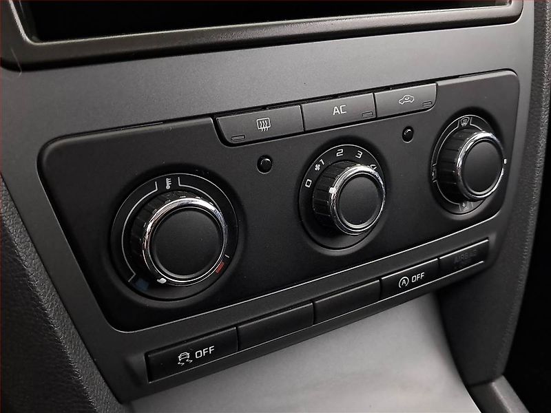 Škoda Octavia (2012) 1.4 TSI, Serv.kniha - fotka 14 z 14
