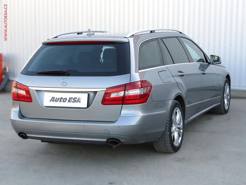 Mercedes-Benz Třídy E (2011) 3.0 CDi E 350, AT, bixen - fotka 4 z 17