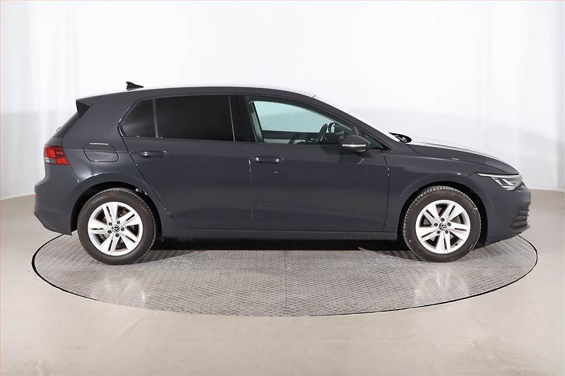 Volkswagen Golf (2020) 1.5 TSI, Navi, Tempomat - fotka 6 z 23