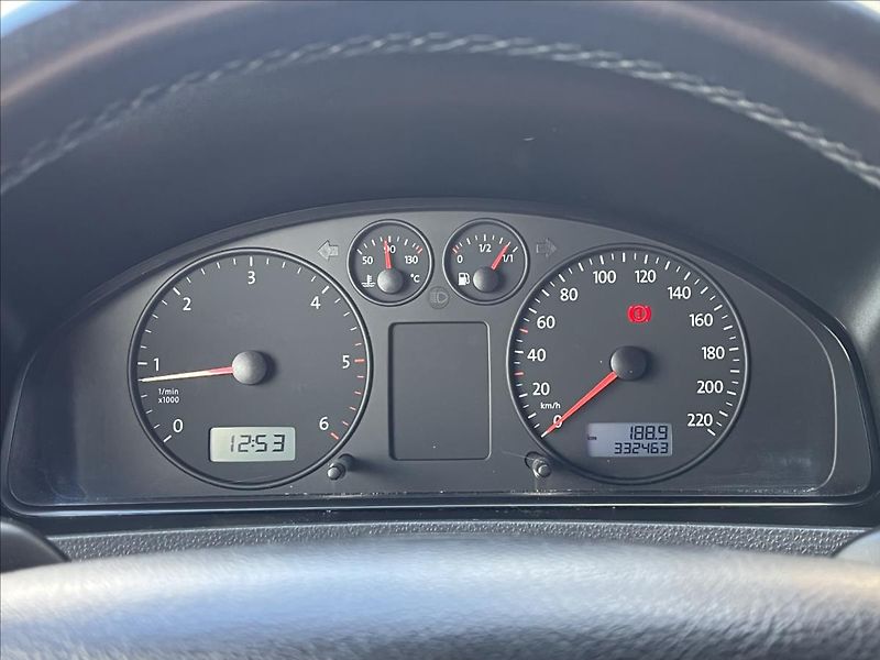 Volkswagen Caravelle 2,5 TDI - fotka 12 z 29