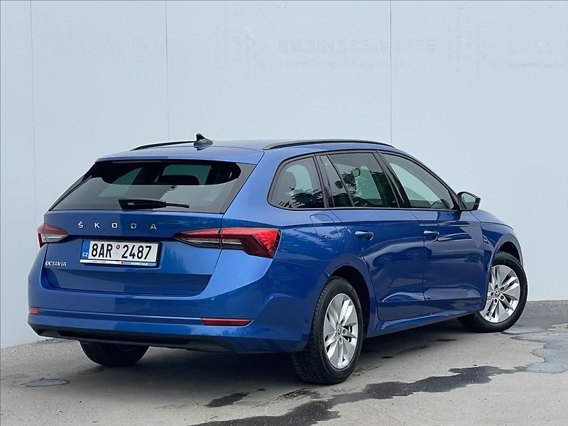 Škoda Octavia 2,0 TDI DSG Ambition Plus PDC - fotka 3 z 23