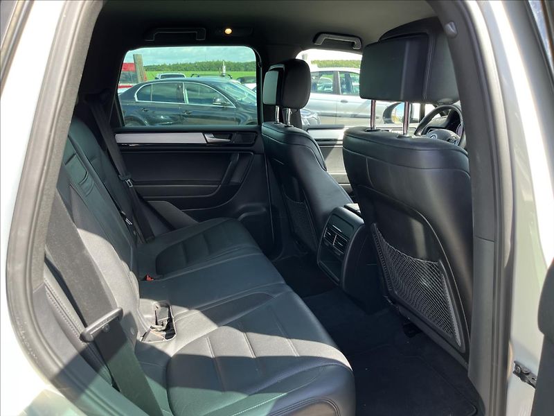 Volkswagen Touareg 3,0 TDi V6 180KW 4x4 TAŽNÉ - fotka 12 z 50
