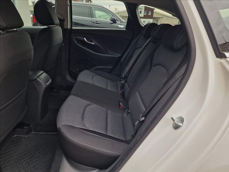 Hyundai i30 1.0 T-GDI Comfort,ČR,1.Maj. - fotka 17 z 49