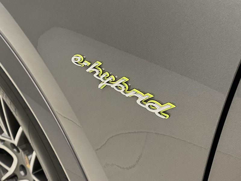 Porsche Cayenne E-HYBRID 250kW AWD AUT CZ - fotka 41 z 111