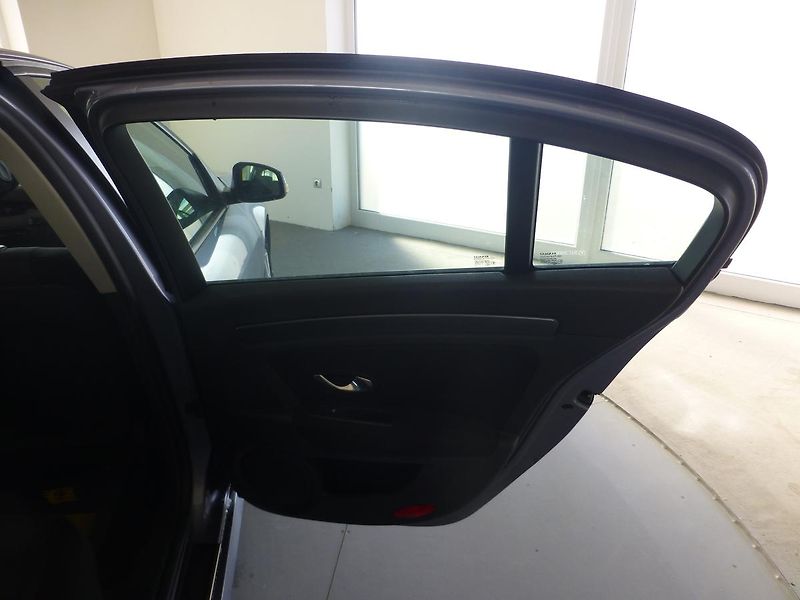 Renault Laguna (2008) 1,5DCI-81KW*PARK.S**ALU**TAŽNÉ - fotka 21 z 26