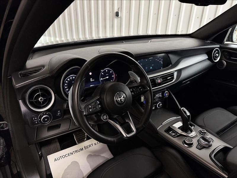Alfa Romeo Stelvio VELOCE 154kW Q4 PANO H&K R21 - fotka 15 z 42