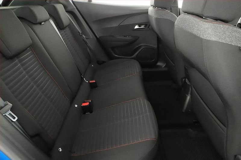 Peugeot 2008 (2021) 1.2 PureTech, ČR,1.maj - fotka 7 z 12