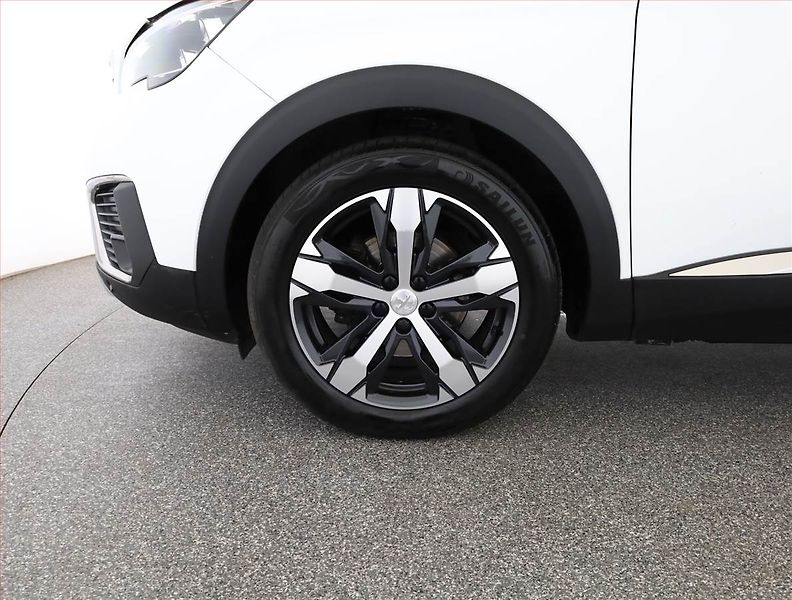 Peugeot 5008 (2020) 1.5 BlueHDi, 7 míst, ČR,1.maj - fotka 18 z 18