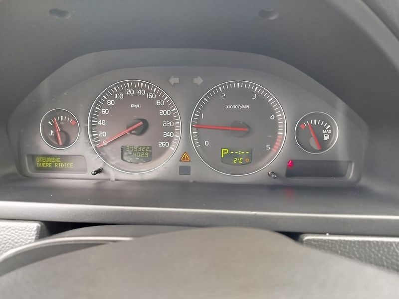 Volvo XC90 - fotka 21 z 28