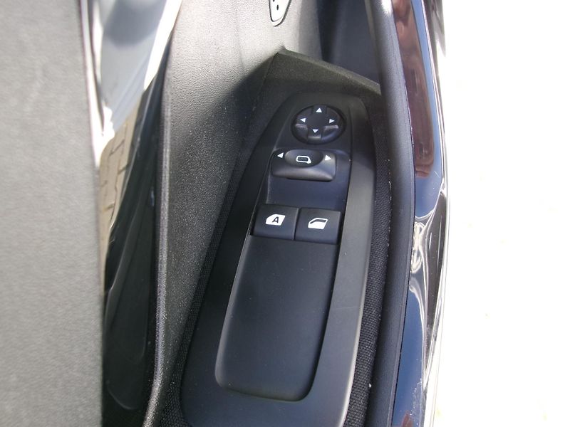 Peugeot 208 1.2 Puretech - fotka 15 z 18