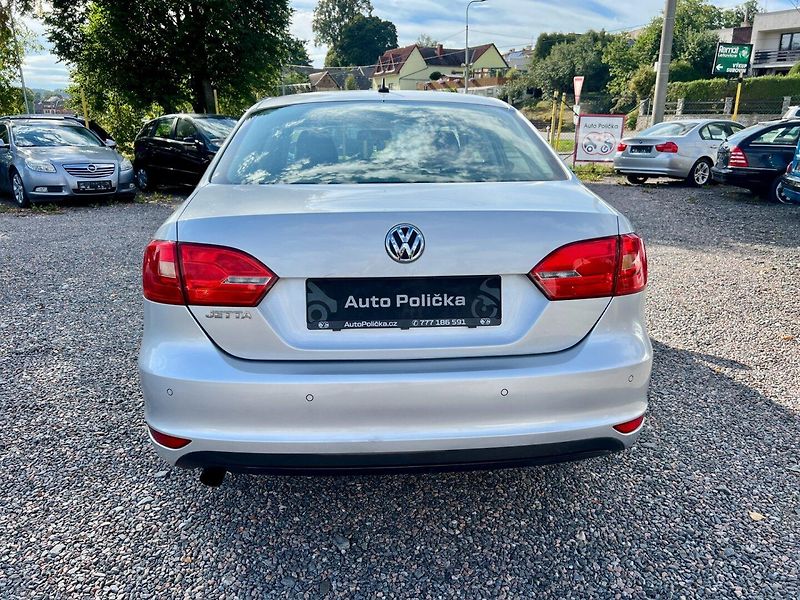 Volkswagen Jetta (2011) 1.2TSi 77kW *ALU*PDC*Klima* - fotka 6 z 19