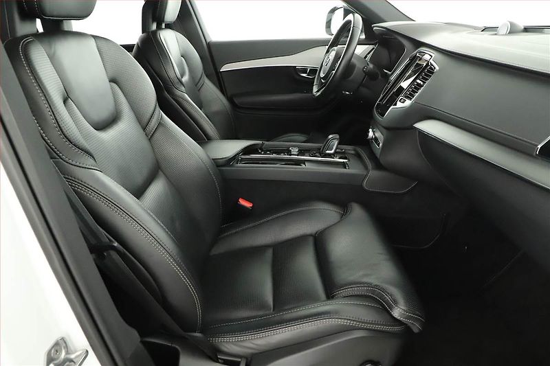 Volvo XC90 (2020) B6 AWD - fotka 7 z 31